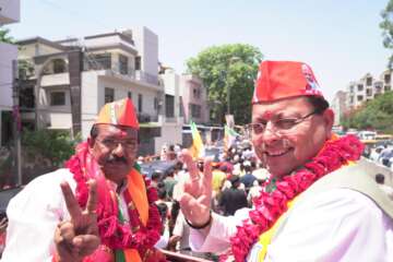 भाजपा प्रत्याक्षी हर्षदीप मलहोत्रा ने पूर्वी दिल्ली लोकसभा चुनाव क्षेत्र से नामांकन दाखिल किया, सीएम धामी रहे मौजूद