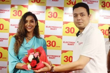 बॉलीवुड एक्ट्रेस अनुप्रिया गोयंका ने किया इलेक्ट्रॉनिक्स मार्ट के ₹30 लाख बंपर ड्रा के विजेता का ऐलान