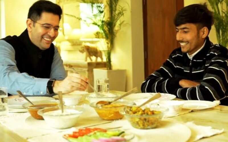 Blinkit डिलीवरी पार्टनर की परेशानी सुनकर सांसद राघव चड्ढा ने दिया लंच का न्योता