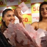 इलेक्ट्रॉनिक्स मार्ट के 50 लाख के बम्पर ड्रॉ विजेता का ऐलान, निधि अग्रवाल और बिग बॉस 19 फेम नीलम गिरी रहीं मौजूद