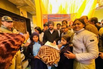 भारत विकास परिषद का सेवा अभियान: कंबल वितरण के साथ बच्चों को दिया पर्यावरण संरक्षण का संदेश